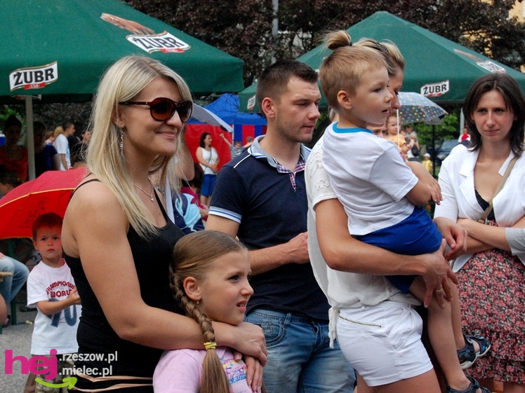 Tłumy na plantach. Słoneczna pogoda i cyrkowe atrakcje
