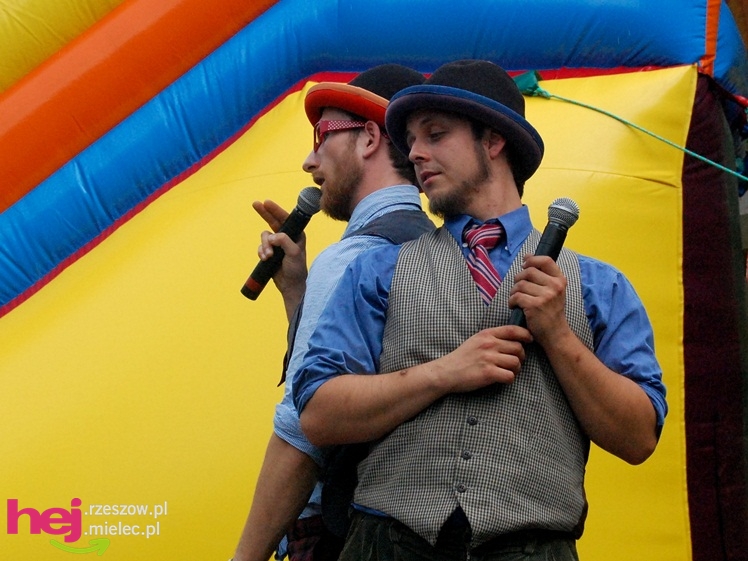 Tłumy na plantach. Słoneczna pogoda i cyrkowe atrakcje