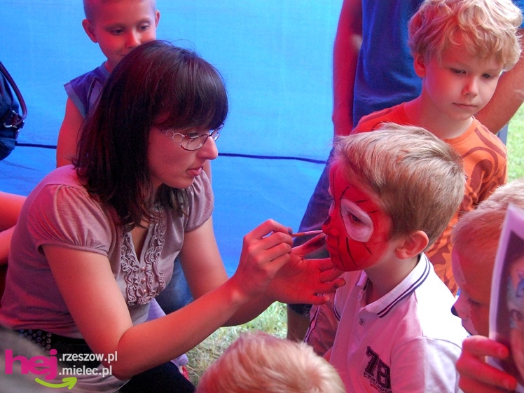 Tłumy na plantach. Słoneczna pogoda i cyrkowe atrakcje