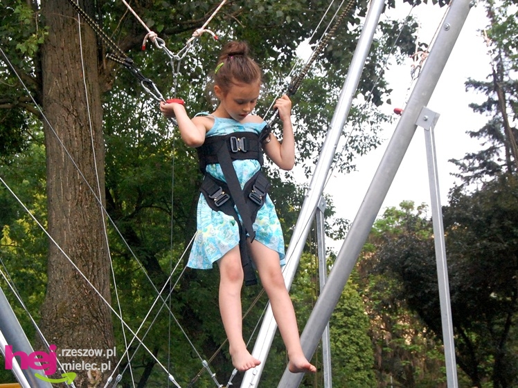 Tłumy na plantach. Słoneczna pogoda i cyrkowe atrakcje