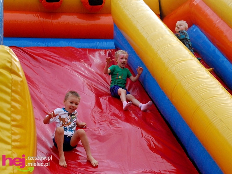 Tłumy na plantach. Słoneczna pogoda i cyrkowe atrakcje