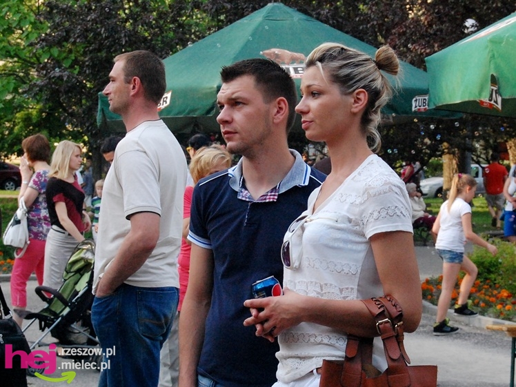 Tłumy na plantach. Słoneczna pogoda i cyrkowe atrakcje