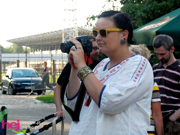 Tłumy na plantach. Słoneczna pogoda i cyrkowe atrakcje