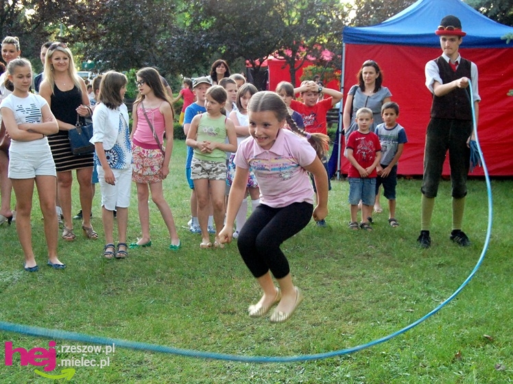 Tłumy na plantach. Słoneczna pogoda i cyrkowe atrakcje