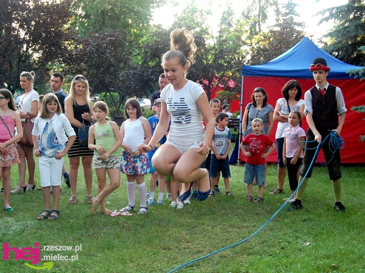Tłumy na plantach. Słoneczna pogoda i cyrkowe atrakcje