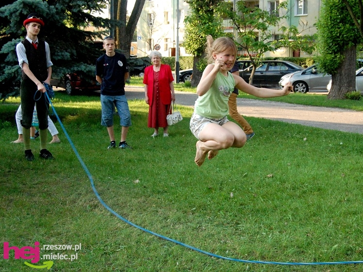Tłumy na plantach. Słoneczna pogoda i cyrkowe atrakcje