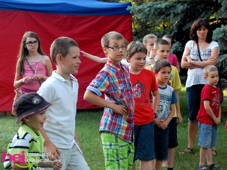 Tłumy na plantach. Słoneczna pogoda i cyrkowe atrakcje