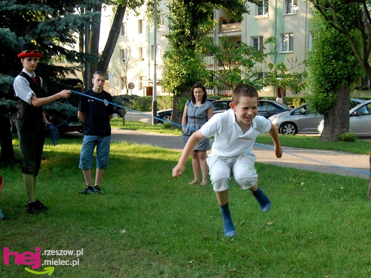 Tłumy na plantach. Słoneczna pogoda i cyrkowe atrakcje