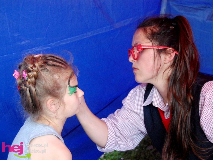 Tłumy na plantach. Słoneczna pogoda i cyrkowe atrakcje