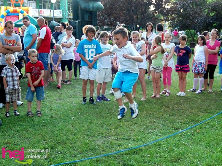 Tłumy na plantach. Słoneczna pogoda i cyrkowe atrakcje