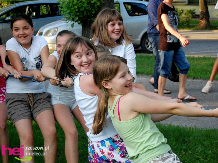 Tłumy na plantach. Słoneczna pogoda i cyrkowe atrakcje