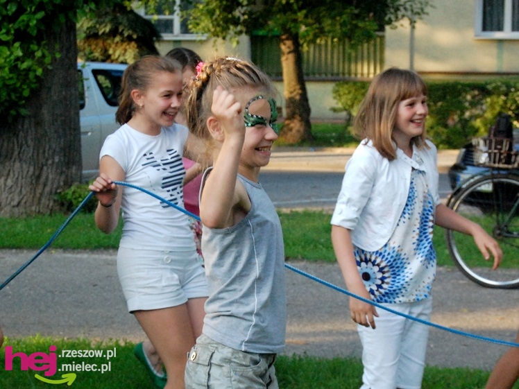 Tłumy na plantach. Słoneczna pogoda i cyrkowe atrakcje