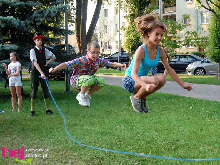 Tłumy na plantach. Słoneczna pogoda i cyrkowe atrakcje