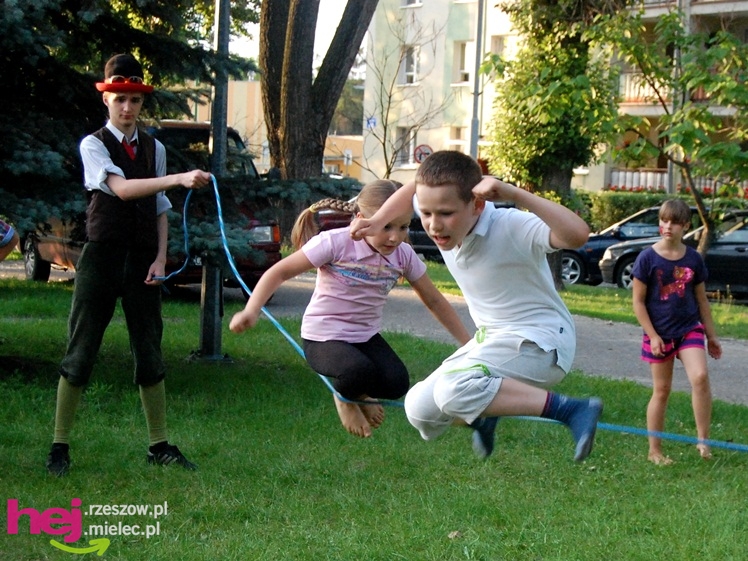 Tłumy na plantach. Słoneczna pogoda i cyrkowe atrakcje