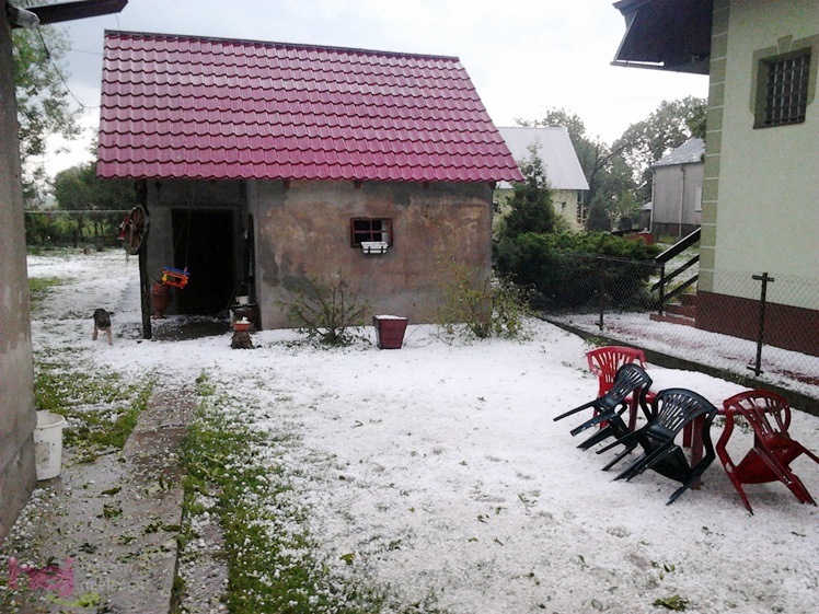 Burza w regionie: grad miał średnicę nawet 2 - 3 centymetrów