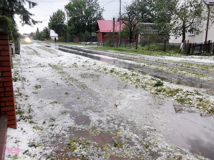 Burza w regionie: grad miał średnicę nawet 2 - 3 centymetrów