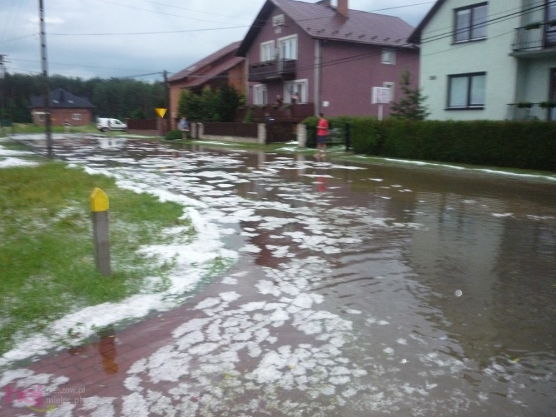 Burza w regionie: grad miał średnicę nawet 2 - 3 centymetrów