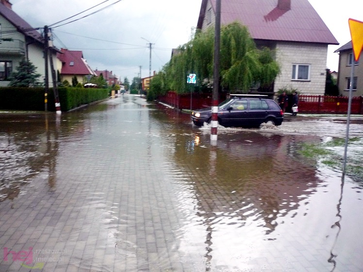 Burza w regionie: grad miał średnicę nawet 2 - 3 centymetrów