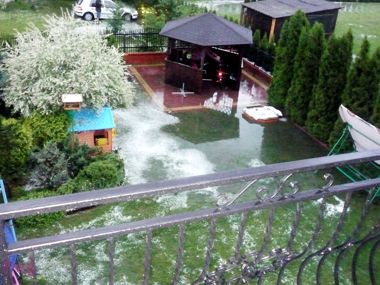 Burza w regionie: grad miał średnicę nawet 2 - 3 centymetrów