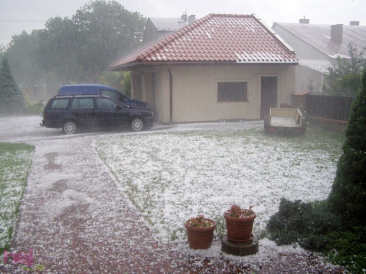 Burza w regionie: grad miał średnicę nawet 2 - 3 centymetrów