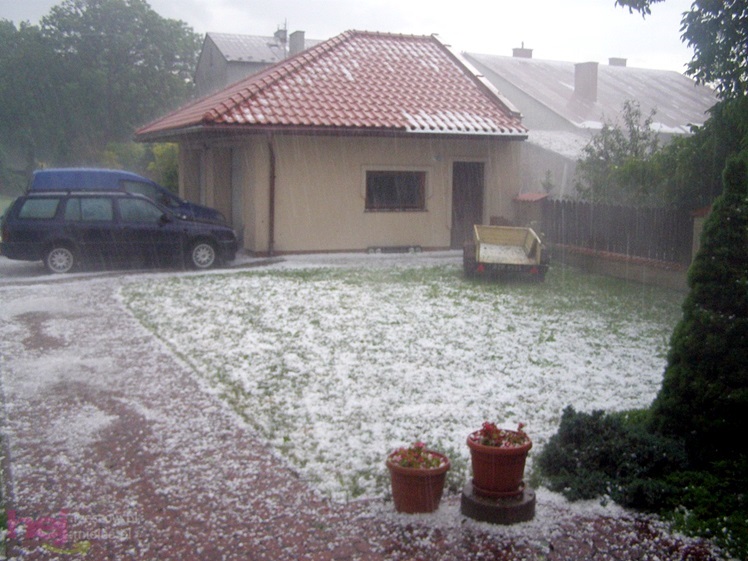 Burza w regionie: grad miał średnicę nawet 2 - 3 centymetrów