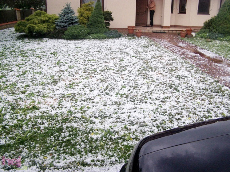 Burza w regionie: grad miał średnicę nawet 2 - 3 centymetrów