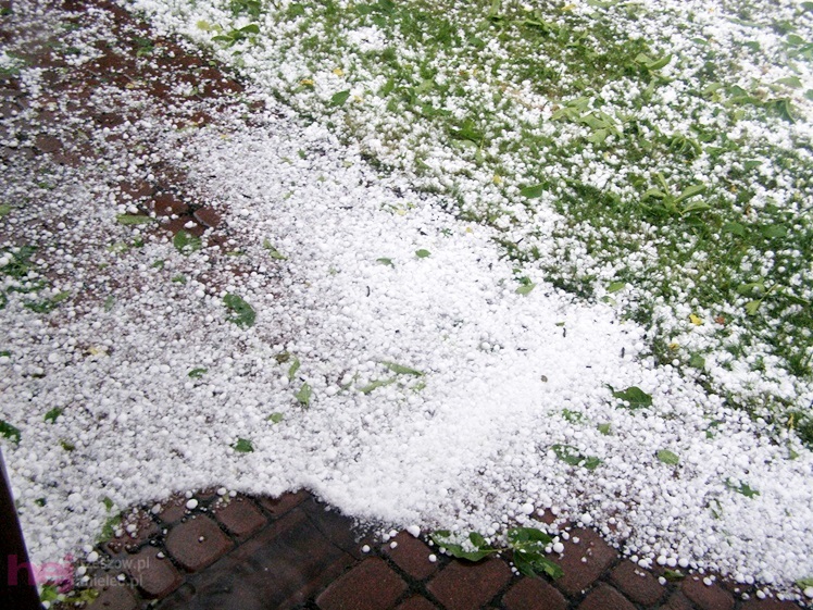 Burza w regionie: grad miał średnicę nawet 2 - 3 centymetrów