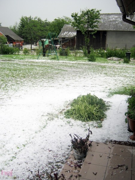 Burza w regionie: grad miał średnicę nawet 2 - 3 centymetrów