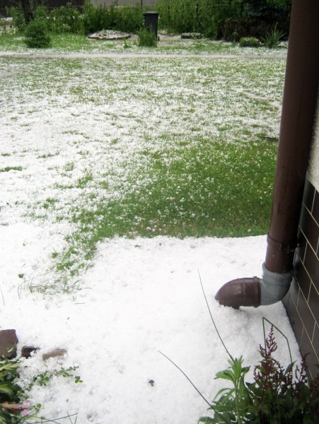 Burza w regionie: grad miał średnicę nawet 2 - 3 centymetrów