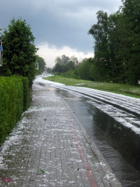 Burza w regionie: grad miał średnicę nawet 2 - 3 centymetrów