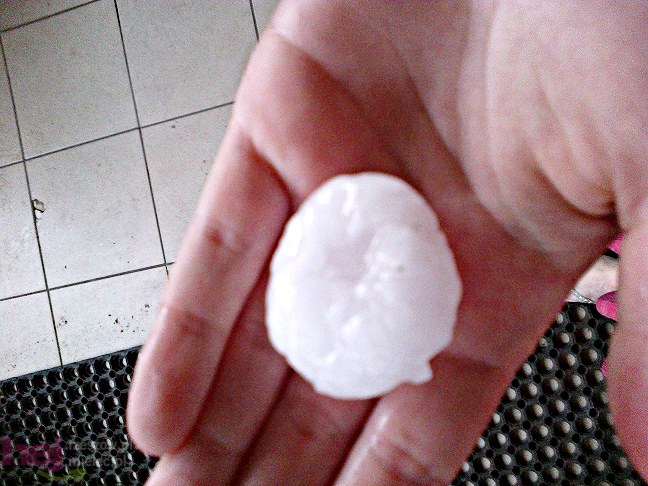 Burza w regionie: grad miał średnicę nawet 2 - 3 centymetrów