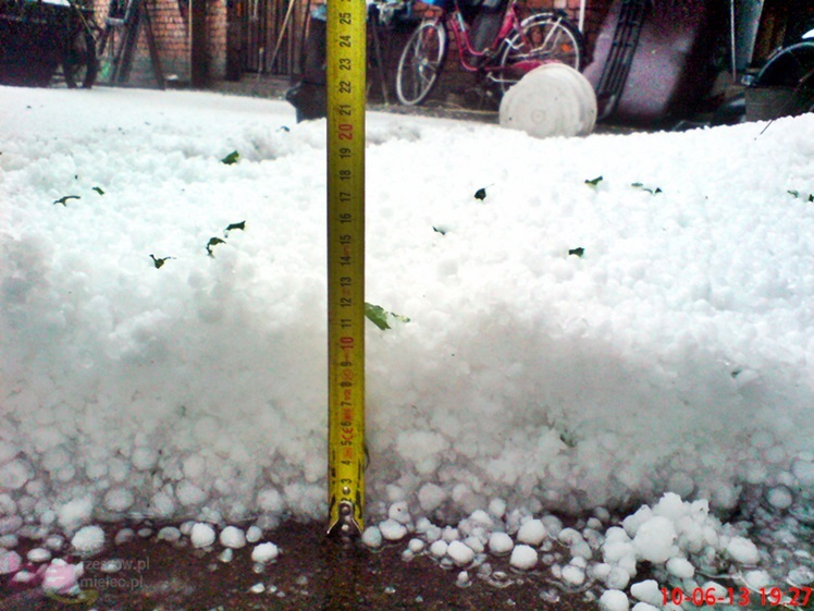 Burza w regionie: grad miał średnicę nawet 2 - 3 centymetrów