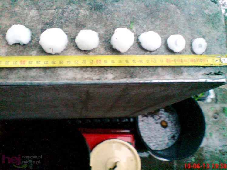 Burza w regionie: grad miał średnicę nawet 2 - 3 centymetrów