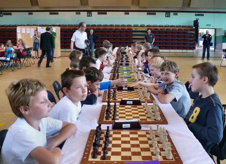 Złoto, srebro i brąz dla juniorów powiatu mieleckiego w szachach szybkich