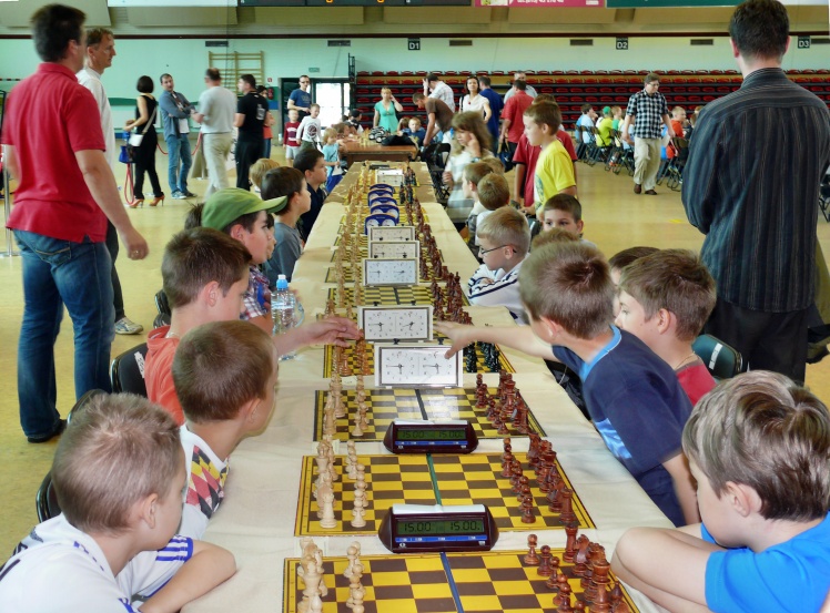 Złoto, srebro i brąz dla juniorów powiatu mieleckiego w szachach szybkich