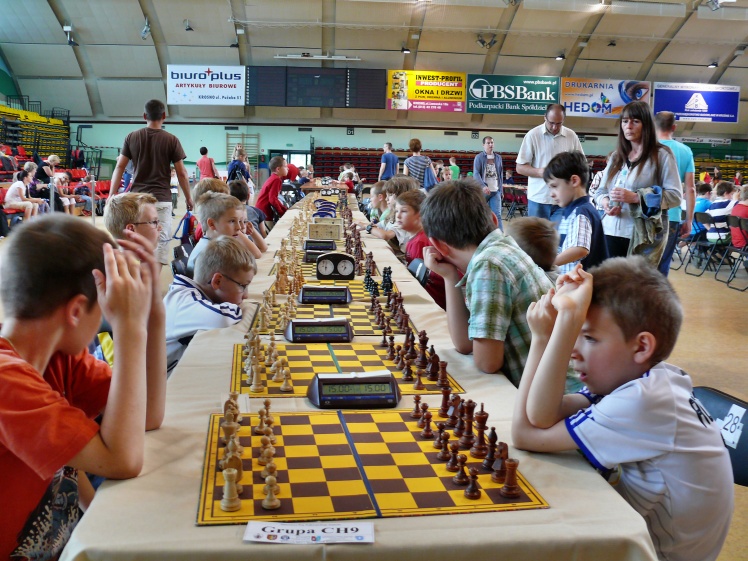 Złoto, srebro i brąz dla juniorów powiatu mieleckiego w szachach szybkich