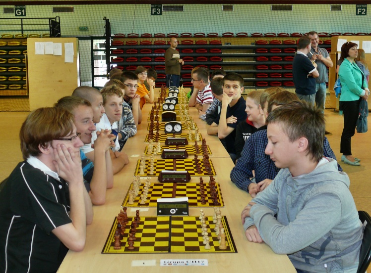 Złoto, srebro i brąz dla juniorów powiatu mieleckiego w szachach szybkich
