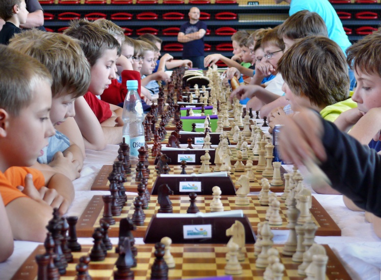 Złoto, srebro i brąz dla juniorów powiatu mieleckiego w szachach szybkich