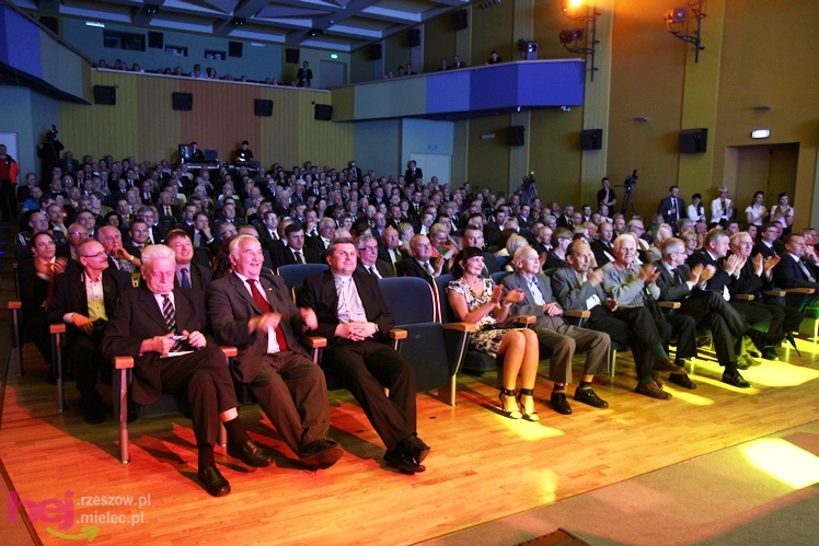 Gala otwarcia. Rozpoczęło się świętowanie 75-rocznicy przemysłu lotniczego w Mielcu