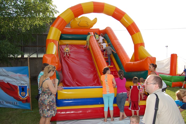 Balon koszowy nad lotniskiem. To była niespodzianka z okazji Dnia Dziecka