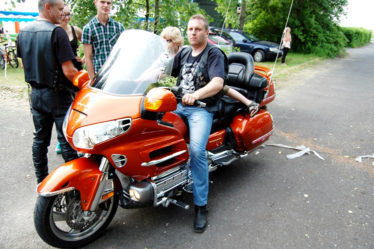Balon koszowy nad lotniskiem. To była niespodzianka z okazji Dnia Dziecka