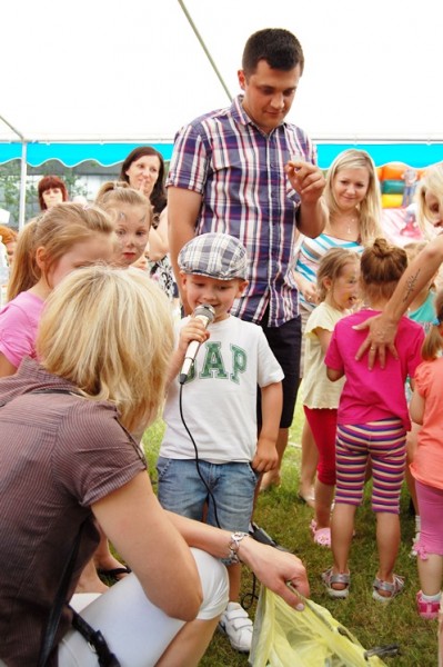 Balon koszowy nad lotniskiem. To była niespodzianka z okazji Dnia Dziecka