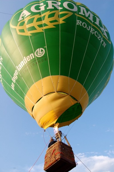 Balon koszowy nad lotniskiem. To była niespodzianka z okazji Dnia Dziecka