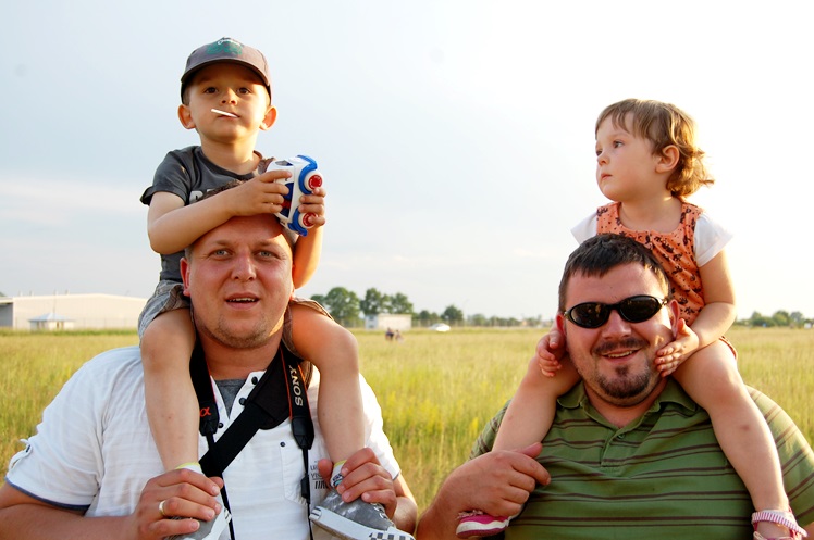 Balon koszowy nad lotniskiem. To była niespodzianka z okazji Dnia Dziecka