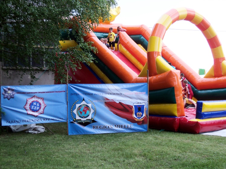 Balon koszowy nad lotniskiem. To była niespodzianka z okazji Dnia Dziecka