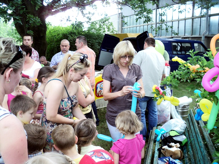 Balon koszowy nad lotniskiem. To była niespodzianka z okazji Dnia Dziecka