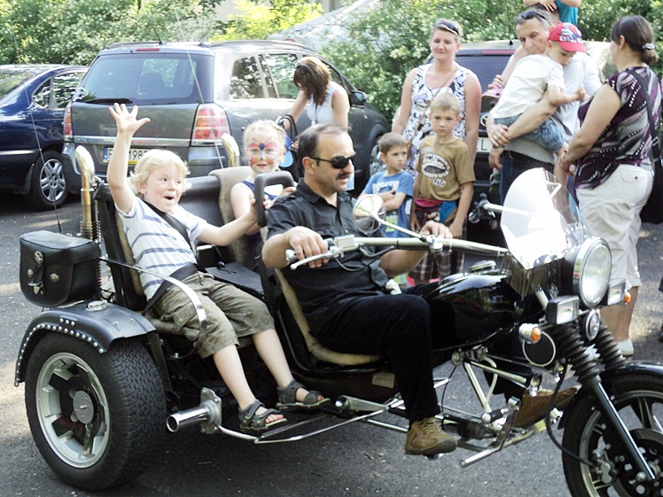 Balon koszowy nad lotniskiem. To była niespodzianka z okazji Dnia Dziecka