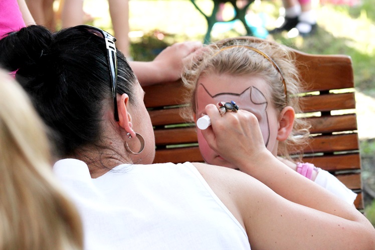Balon koszowy nad lotniskiem. To była niespodzianka z okazji Dnia Dziecka