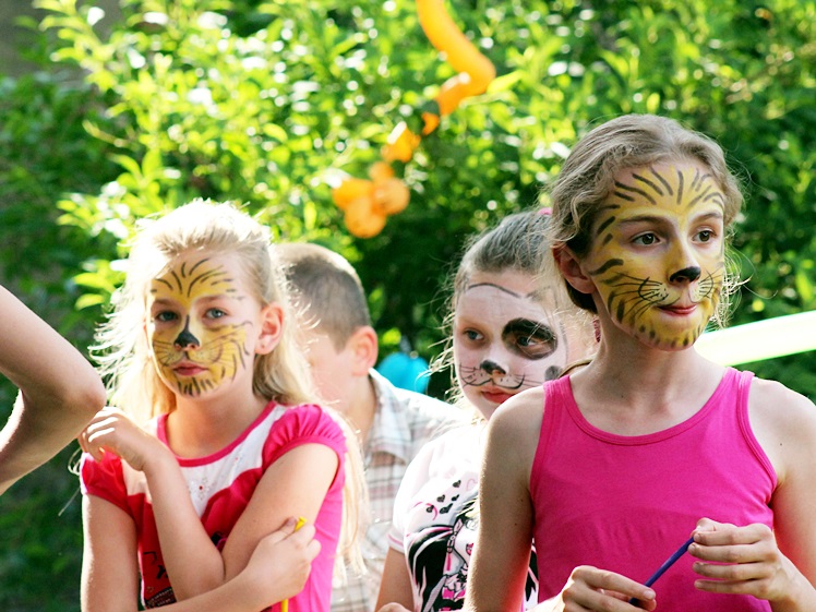Balon koszowy nad lotniskiem. To była niespodzianka z okazji Dnia Dziecka