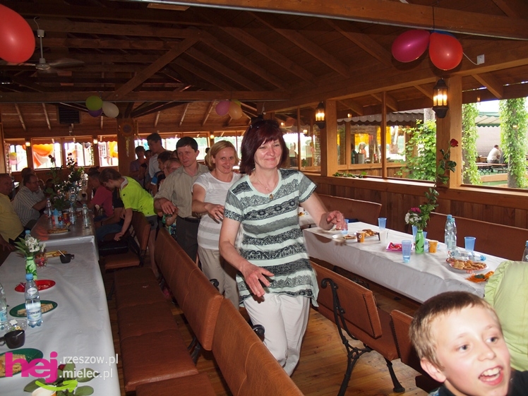 Powiatowy Dzień Rodzicielstwa Zastępczego. Dorośli z dziećmi bawili się na pikniku